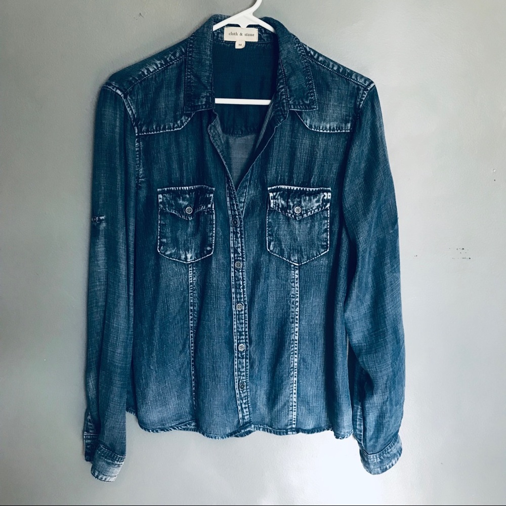 Cloth & Stone stone washed button down v neck top